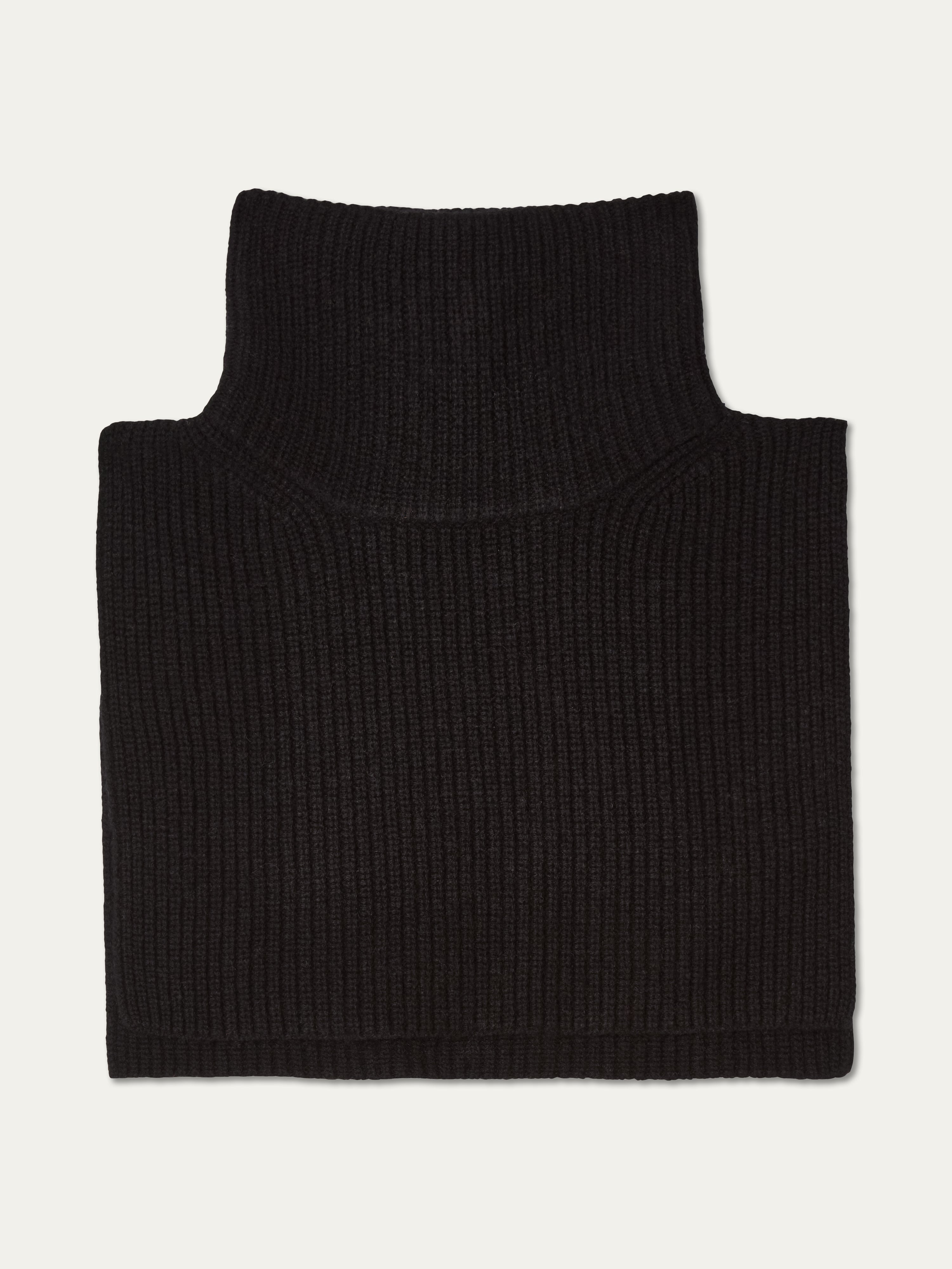 We Norwegians | FW25 | Dal Bib_Black shot against an off-white background