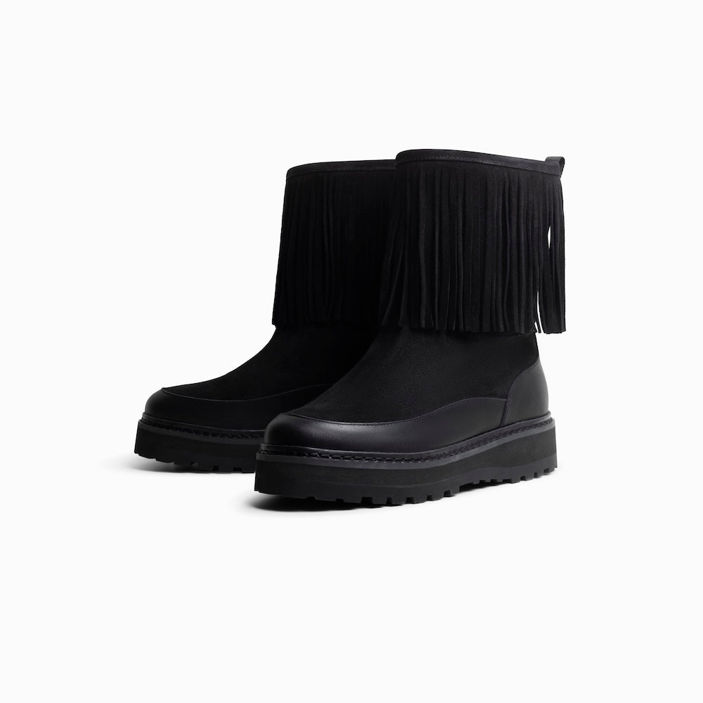 Mono x We Norwegians | FW25 | Black boots with fringes, with shearling wool lining,  on a white background